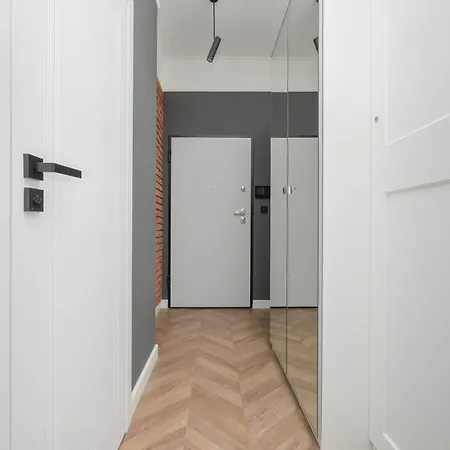 Апартаменты Elegant Metro Mlociny With Parking Perfect For Remote Work By Renters